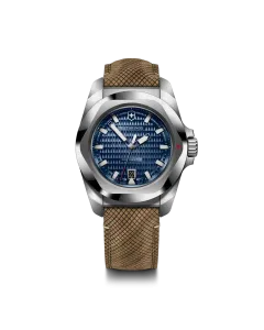 Victorinox I.N.O.X. Automatic herreklokke på 41 mm med blå skive, brun trerem + en ekstra blå gummirem. 200 meter vanntett.