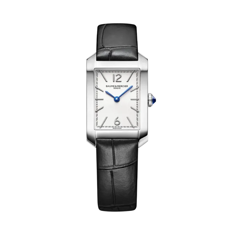 Baume & Mercier Hampton rektangulær dameklokke med quartzverk, hvit skive og sort skinnrem. Baume & Mercier Hampton rektangulær dameklokke med quartzverk, hvit skive og sort skinnrem.