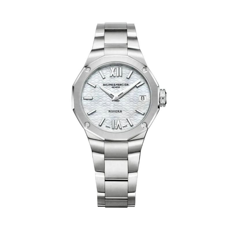 Baume & Mercier Riviera er en sporty klokke til dame med quartzverk, perlemorskive og stållenke. Baume & Mercier Riviera er en sporty klokke til dame med quartzverk, perlemorskive og stållenke.