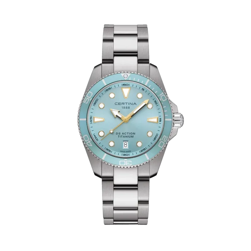Certina DS Action C048.410.44.351.00 herreklokke på 40 mm i titan med quartzverk og blå bezel. Certina DS Action C048.410.44.351.00 herreklokke på 40 mm i titan med quartzverk og blå bezel.