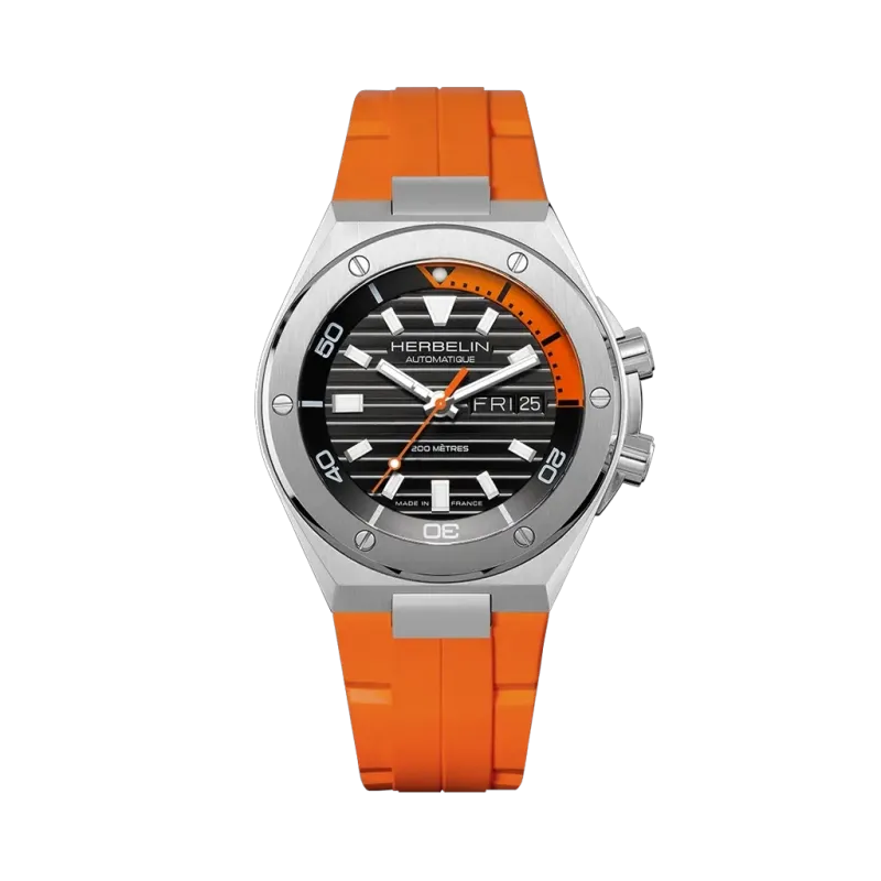 Herbelin Cap Camarat dykkerklokke til herre med sort skive, oransje gummirem og automatisk verk. Herbelin Cap Camarat dykkerklokke til herre med sort skive, oransje gummirem og automatisk verk.