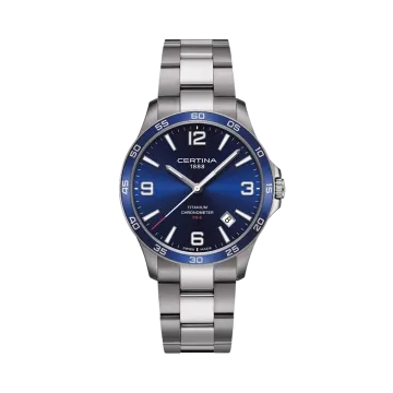 Certina DS-8 C0338514404700 herreklokke i titan på 42 mm med blå skive og quartzverk. 100 meter vanntett.