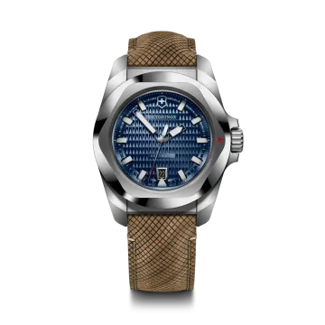 Victorinox I.N.O.X. Automatic herreklokke på 41 mm med blå skive, brun trerem + en ekstra blå gummirem. 200 meter vanntett.